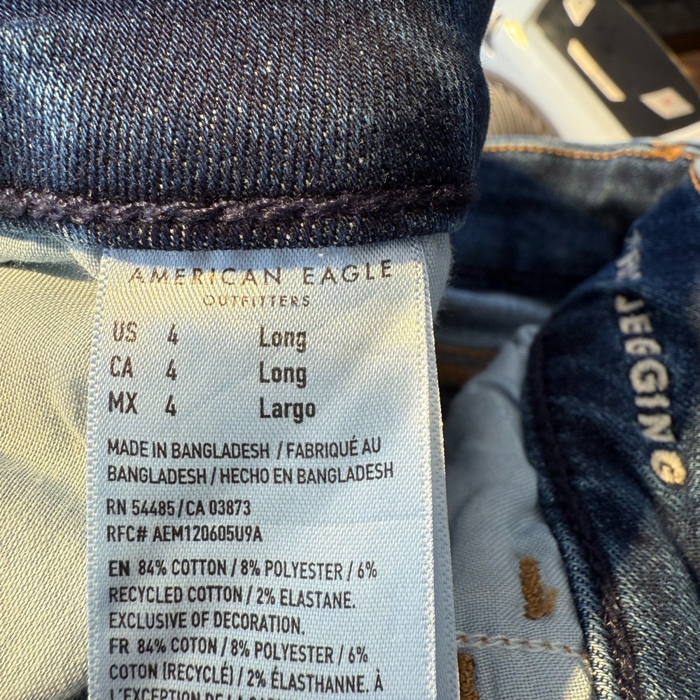 American Eagle Outfitters High Rise Dark Blue Jeans - Picture 4 of 4
